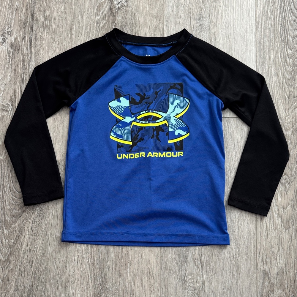 Boys Under Armour Blue and Black Graphic Long Sleeve Size 4